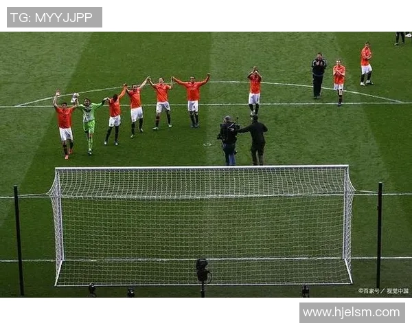 足球战术创新:高位逼抢与反击结合技巧